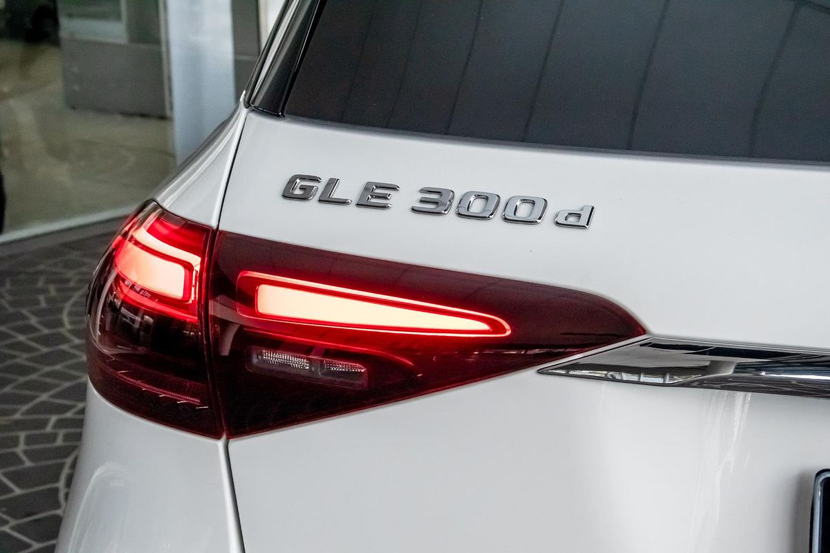 V167 805+055MY GLE300 d Editio n 7 WAG 9G 9sp