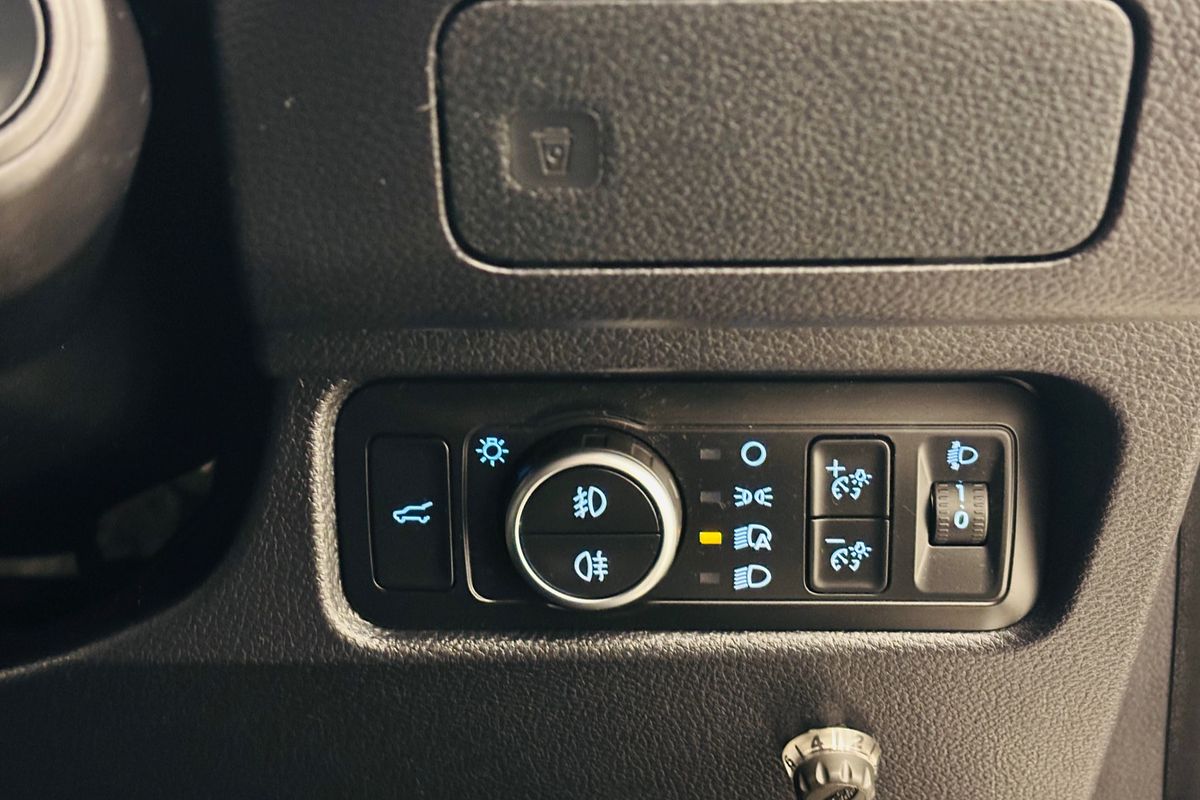 Ford Everest 2023.50 SUV TREND . 2.0L BiT DSL 10 SPD AUTO 4X4 .