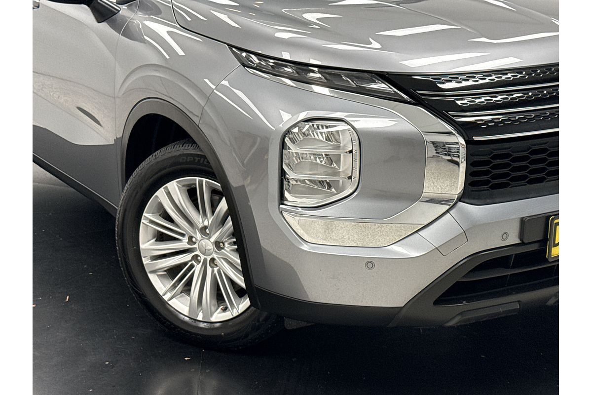 2023 Mitsubishi Outlander ES ZM