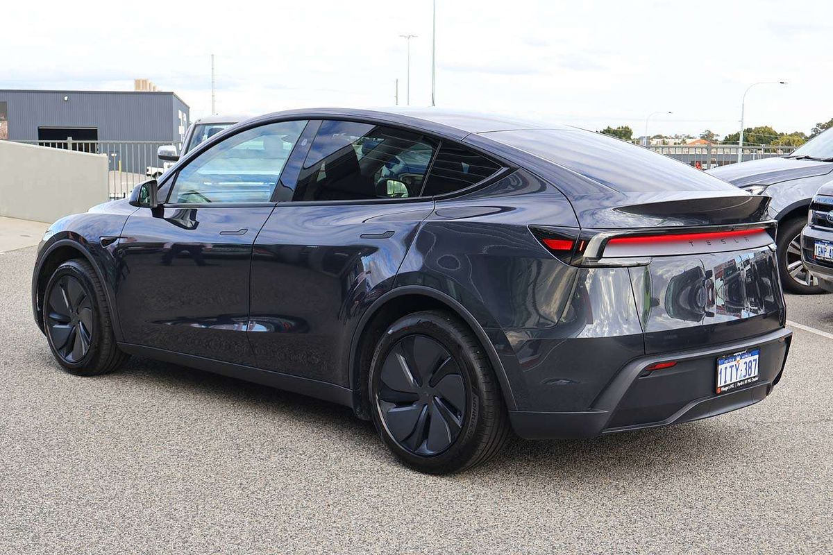 2025 Tesla Model Y Rear-Wheel Drive