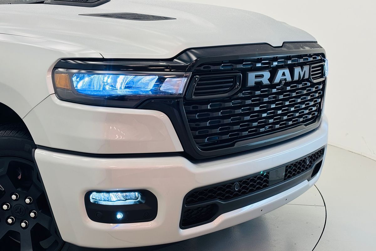 2026 Ram Trucks 1500 Express Black Edition Crew Cab (DT6L9821D.26)