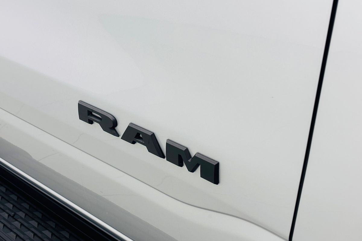 2026 Ram Trucks 1500 Express Black Edition Crew Cab (DT6L9821D.26)