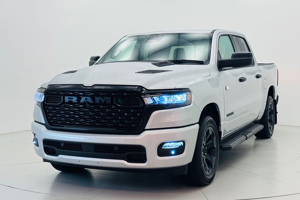 2026 Ram Trucks 1500 Express Black Edition Crew Cab (DT6L9821D.26)