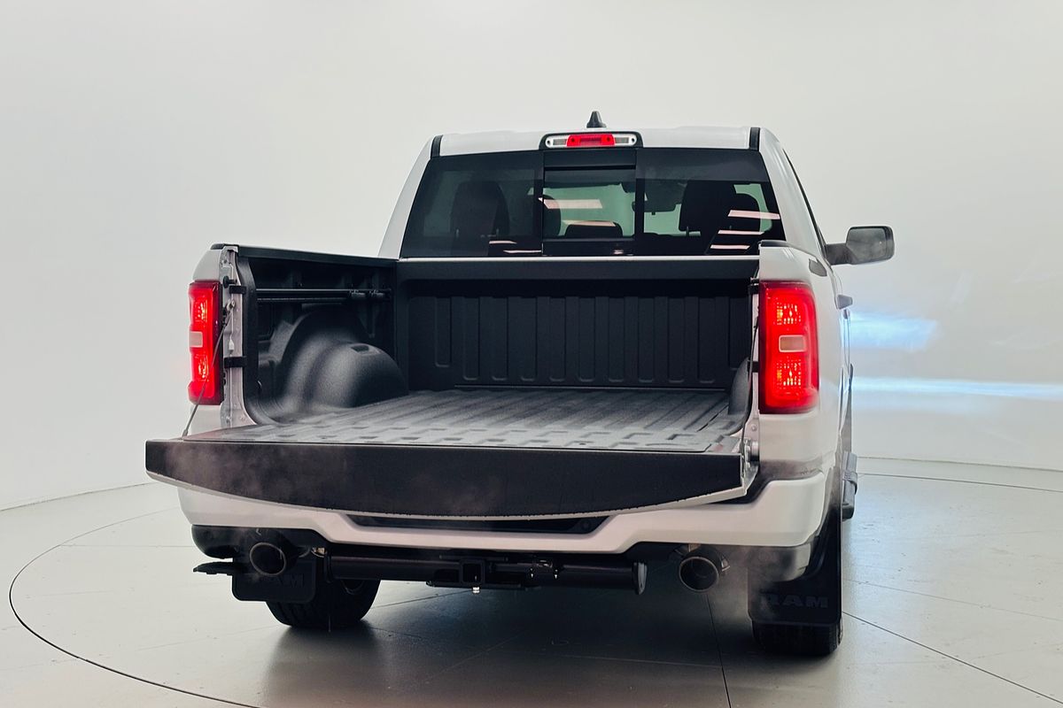 2026 Ram Trucks 1500 Express Black Edition Crew Cab (DT6L9821D.26)