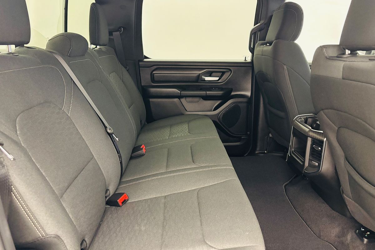 2026 Ram Trucks 1500 Express Black Edition Crew Cab (DT6L9821D.26)