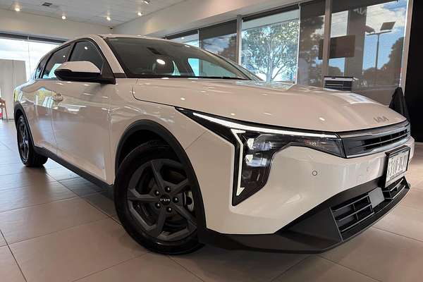2025 Kia K4 S CL4m thumb-0