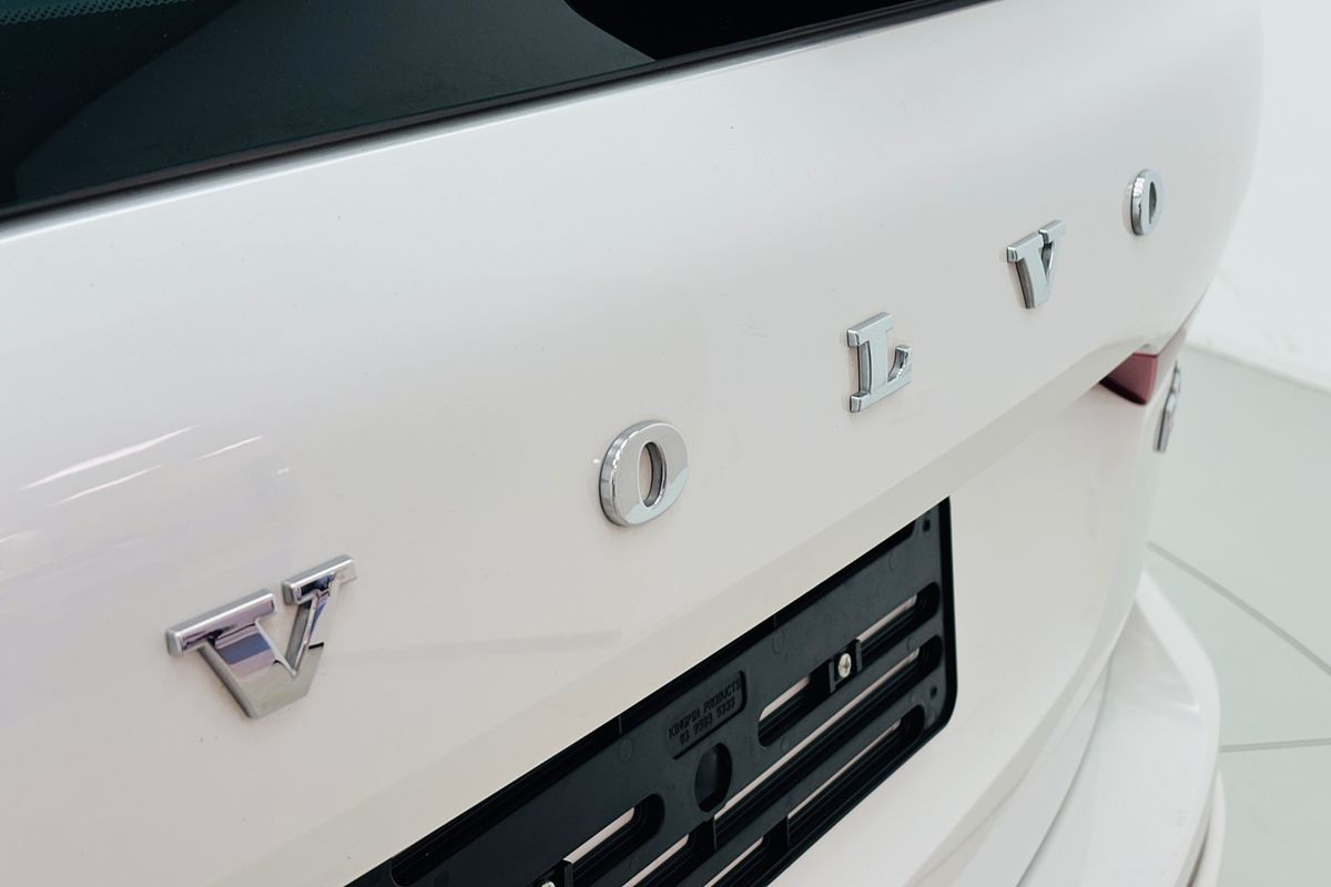 2023 VOLVO XC60 ULTIMATE B5 BRIGHT MHEV 8 SP AUTOMATIC 4D WAGON T4