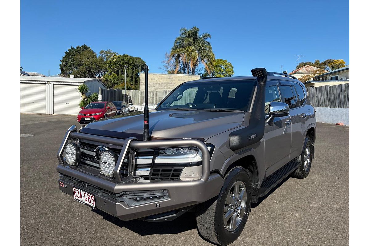 2024 Toyota Landcruiser Sahara FJA300R