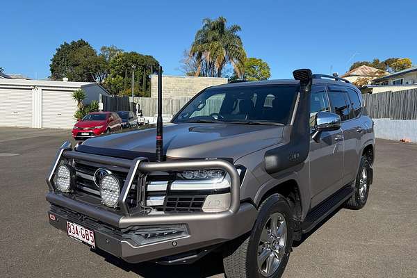 2024 Toyota Landcruiser Sahara FJA300R