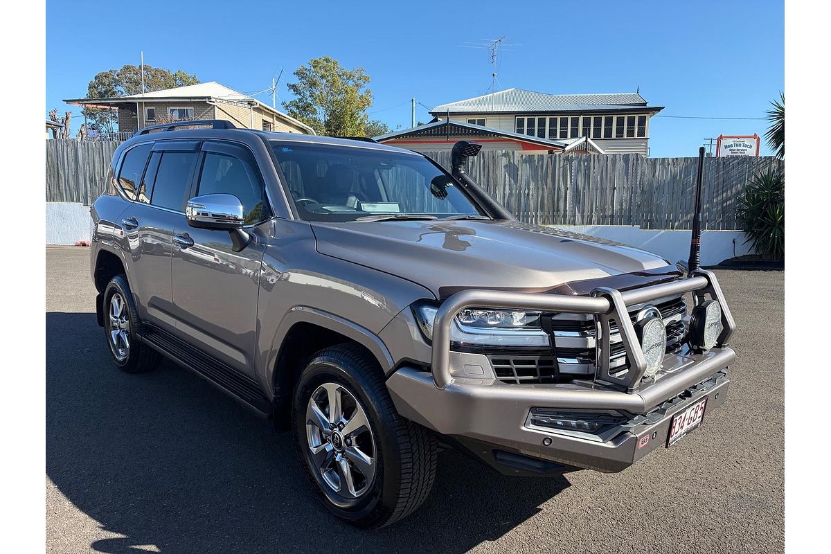 2024 Toyota Landcruiser Sahara FJA300R