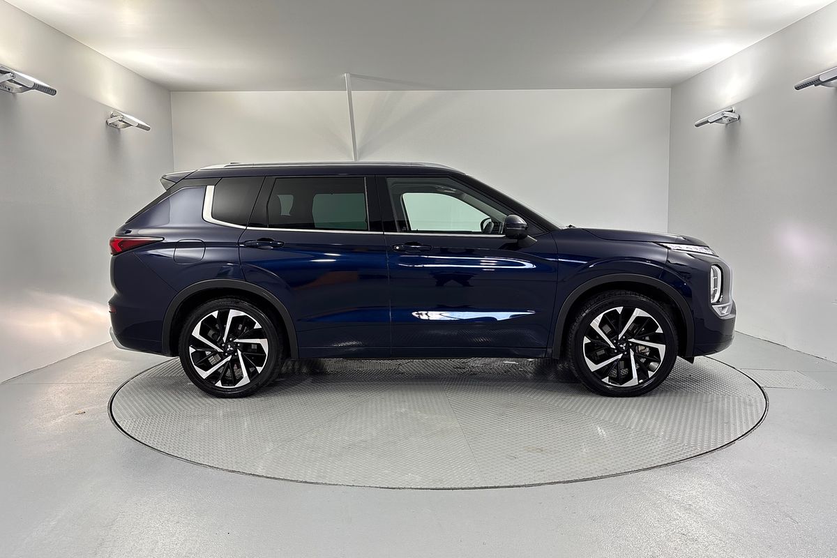2023 Mitsubishi Outlander Exceed ZM
