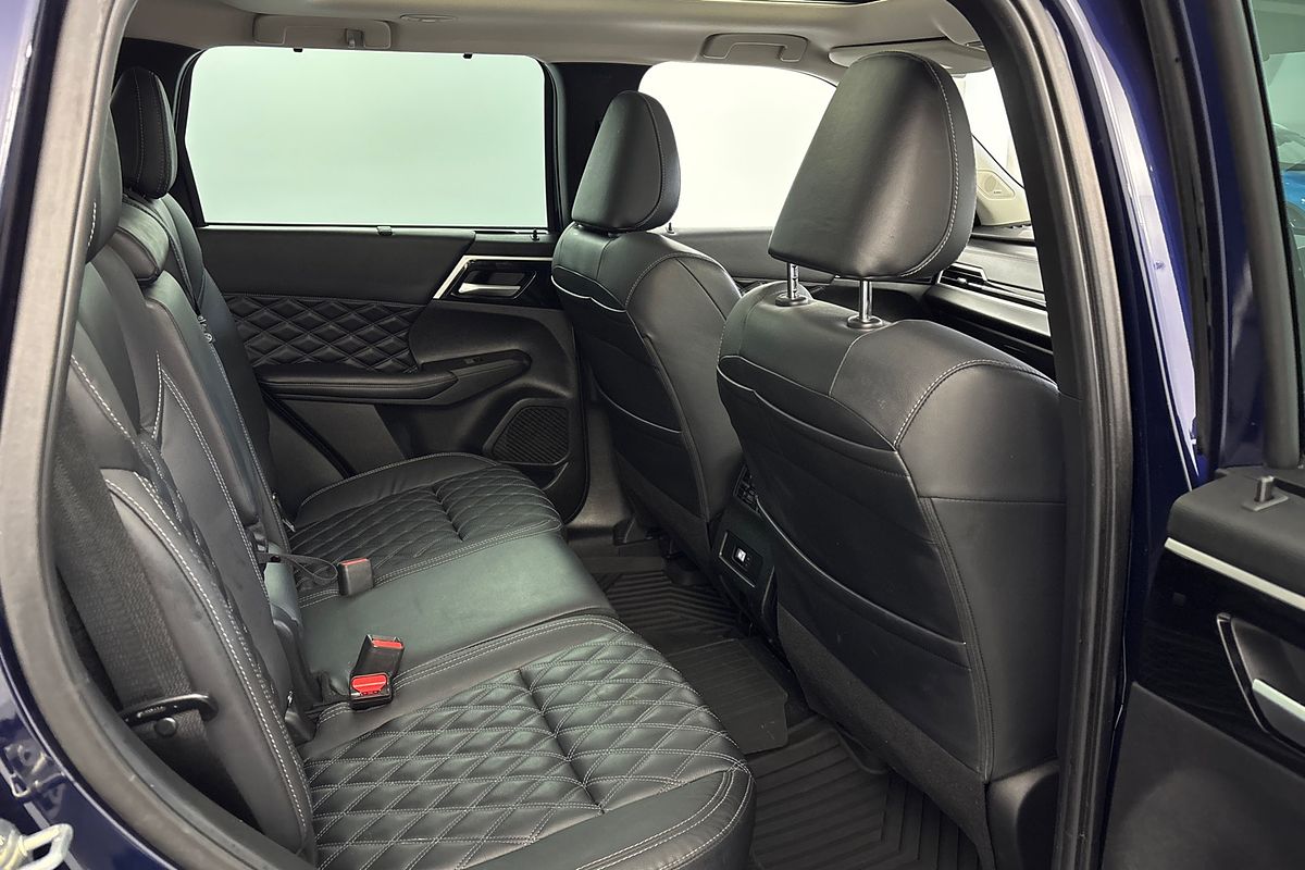 2023 Mitsubishi Outlander Exceed ZM