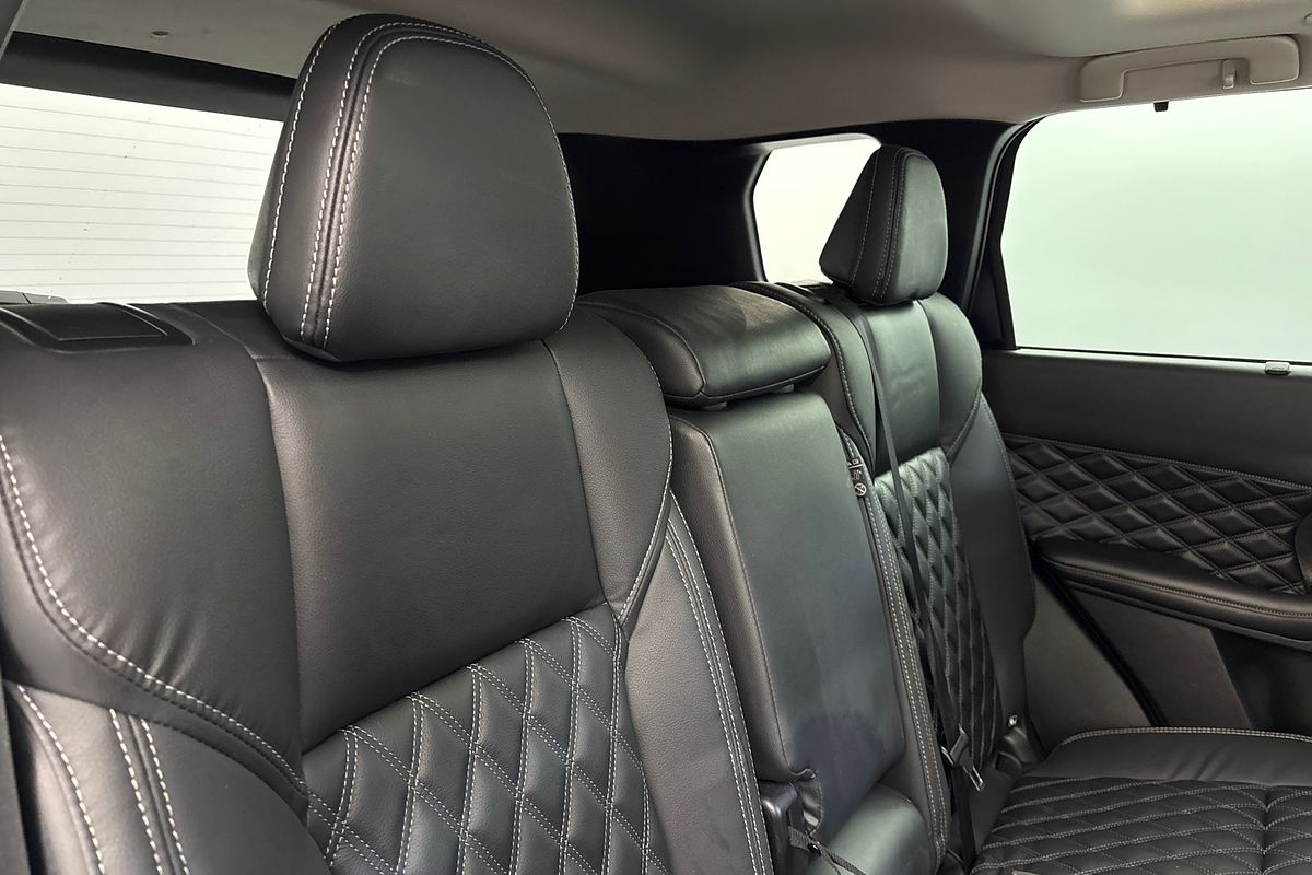 2023 Mitsubishi Outlander Exceed ZM