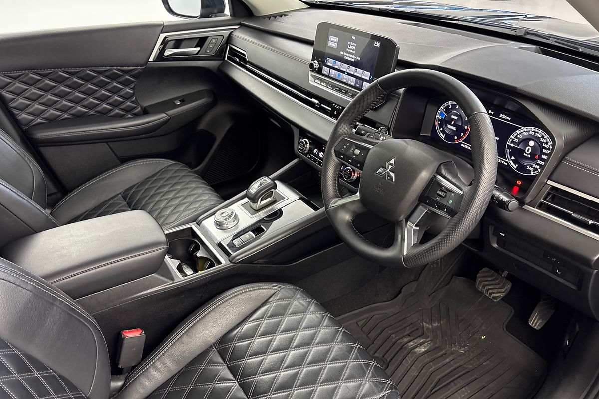 2023 Mitsubishi Outlander Exceed ZM