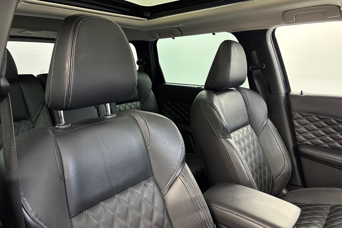 2023 Mitsubishi Outlander Exceed ZM