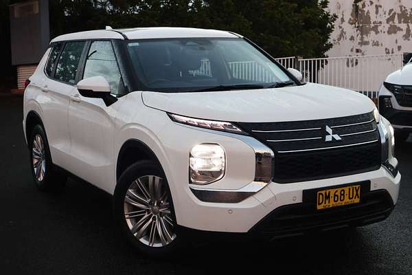 2024 Mitsubishi Outlander ES ZM