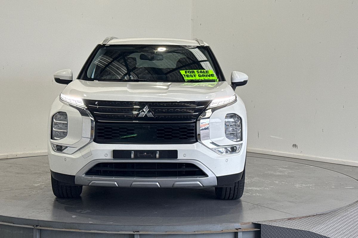 2023 Mitsubishi Outlander LS ZM