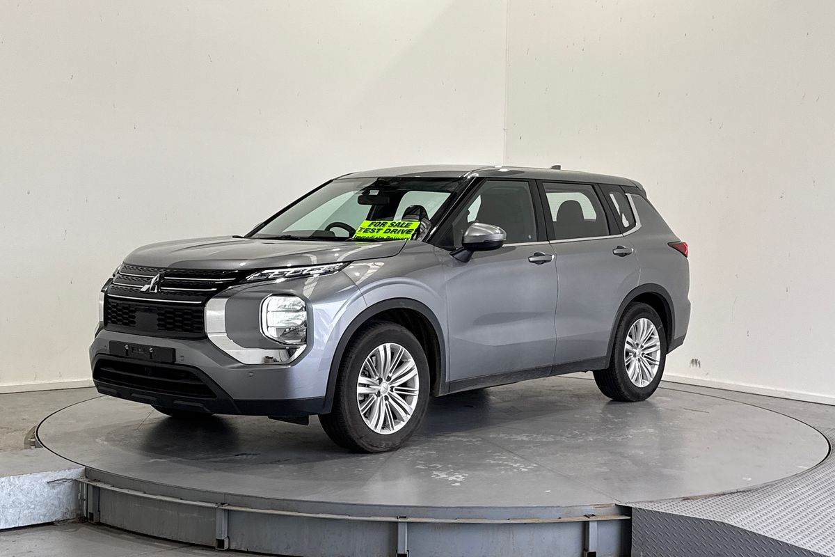 2023 Mitsubishi Outlander ES ZM
