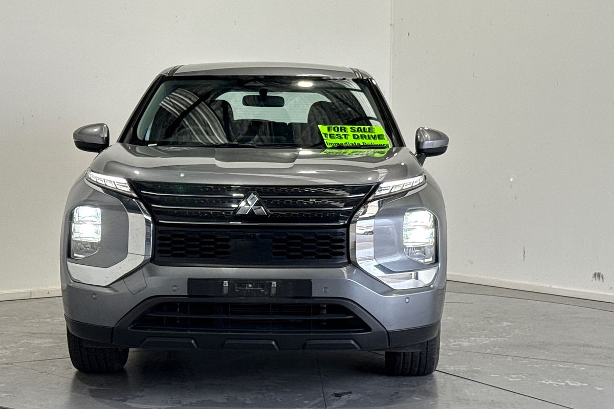 2023 Mitsubishi Outlander ES ZM