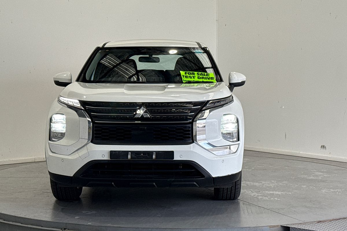 2023 Mitsubishi Outlander ES ZM