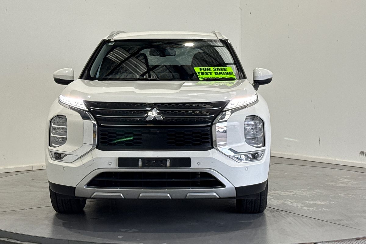 2023 Mitsubishi Outlander LS ZM
