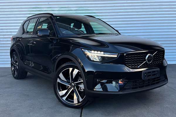 2022 Volvo XC40 Ultimate B5 Dark