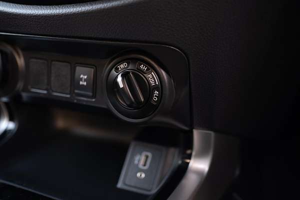 2020 Nissan Navara ST D23 Series 4 4X4 thumb-25