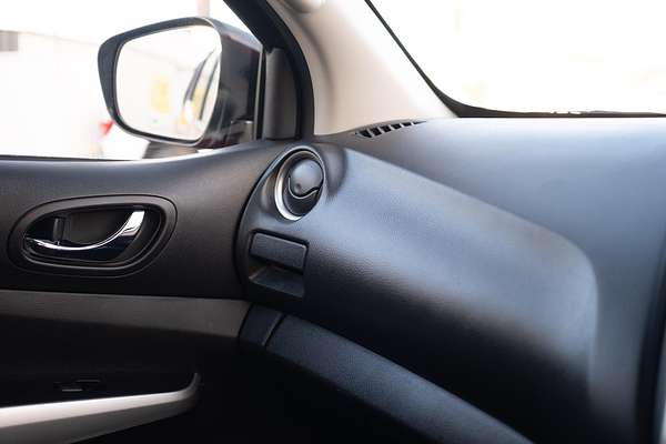 2020 Nissan Navara ST D23 Series 4 4X4 thumb-27