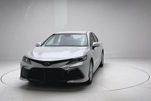 2024 Toyota Camry thumb-2