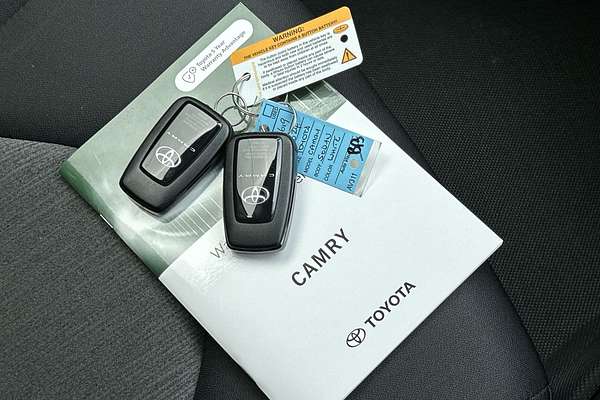 2024 Toyota Camry thumb-22