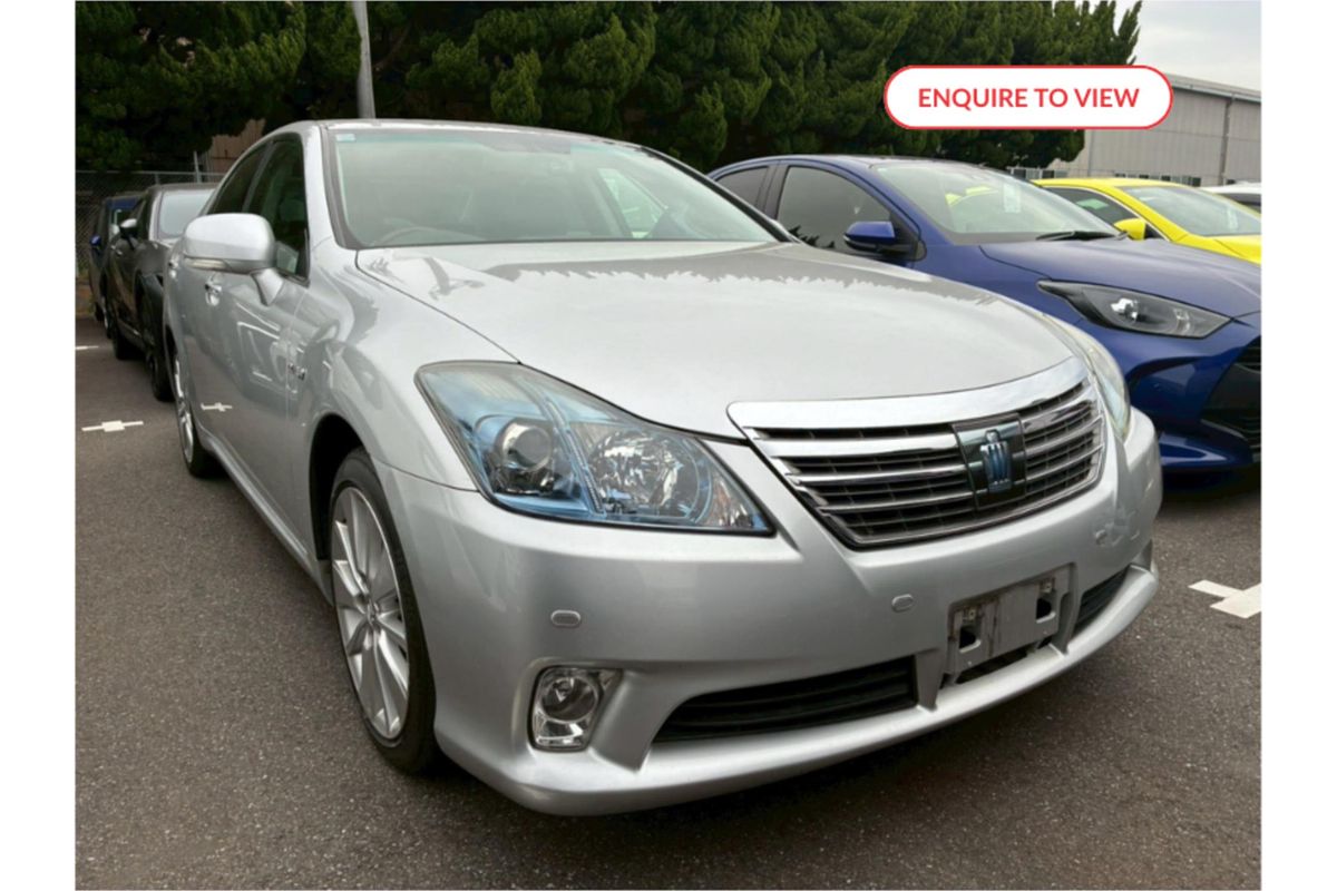 2011 Toyota Crown Hybrid