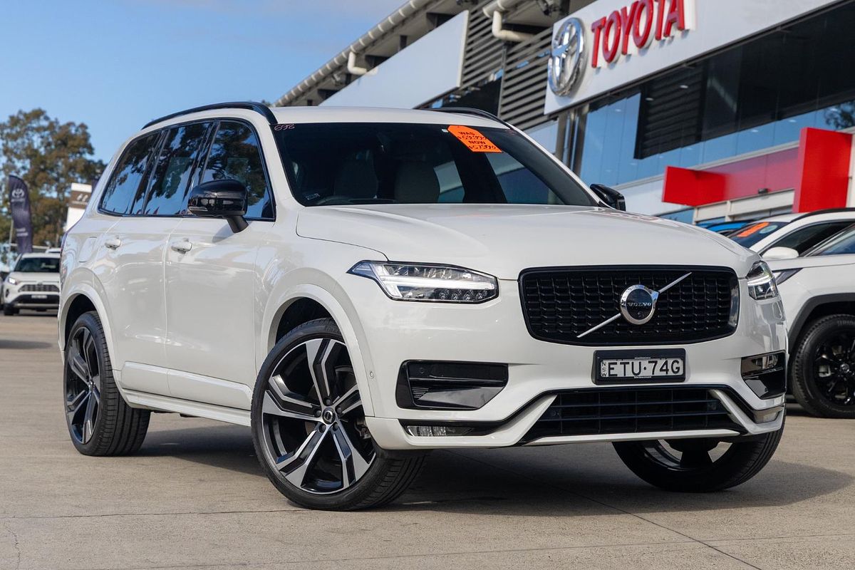 2022 Volvo XC90 B6 R-Design