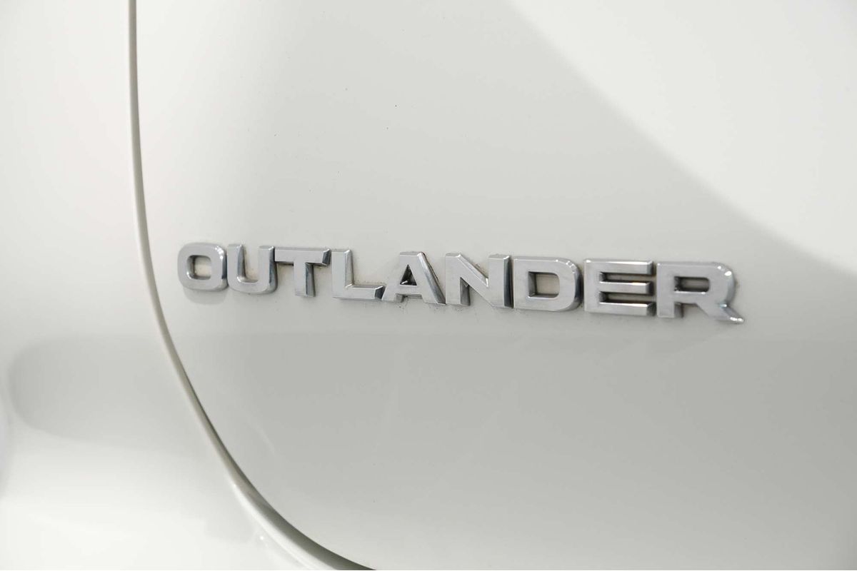 2022 Mitsubishi Outlander ES ZM