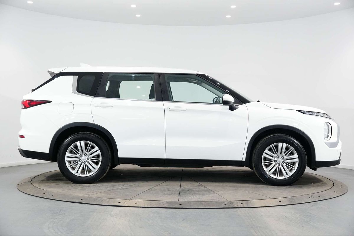 2022 Mitsubishi Outlander ES ZM
