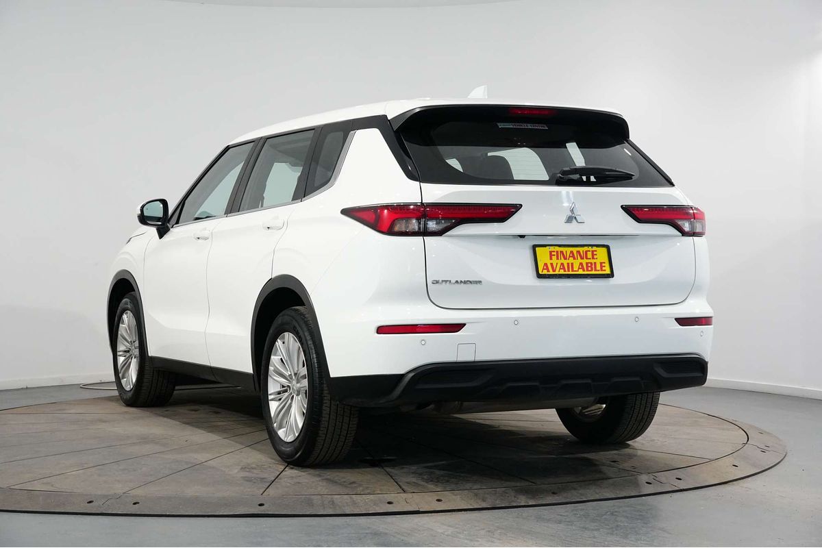 2022 Mitsubishi Outlander ES ZM