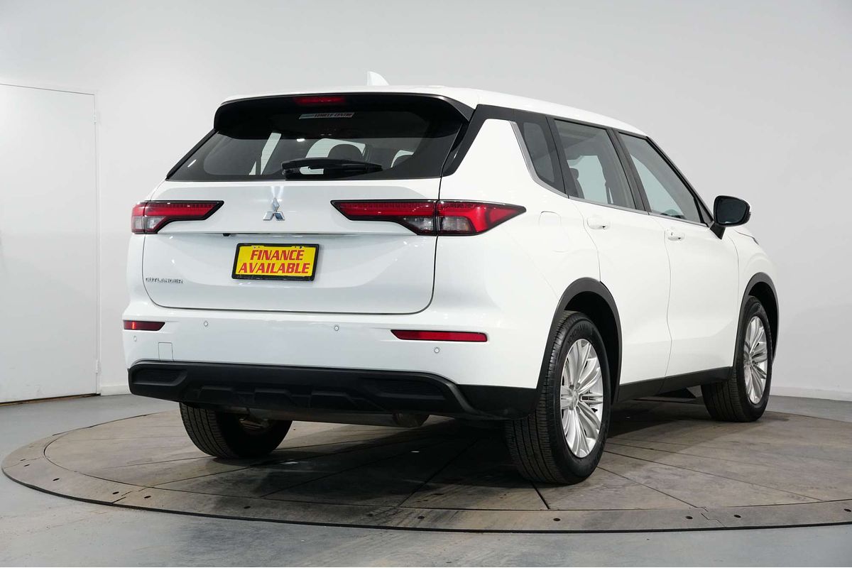 2022 Mitsubishi Outlander ES ZM