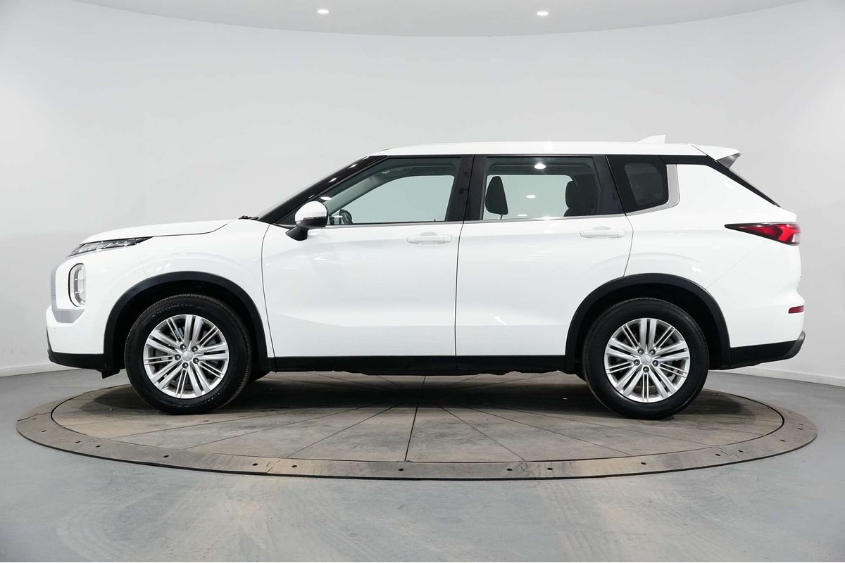 2022 Mitsubishi Outlander ES ZM