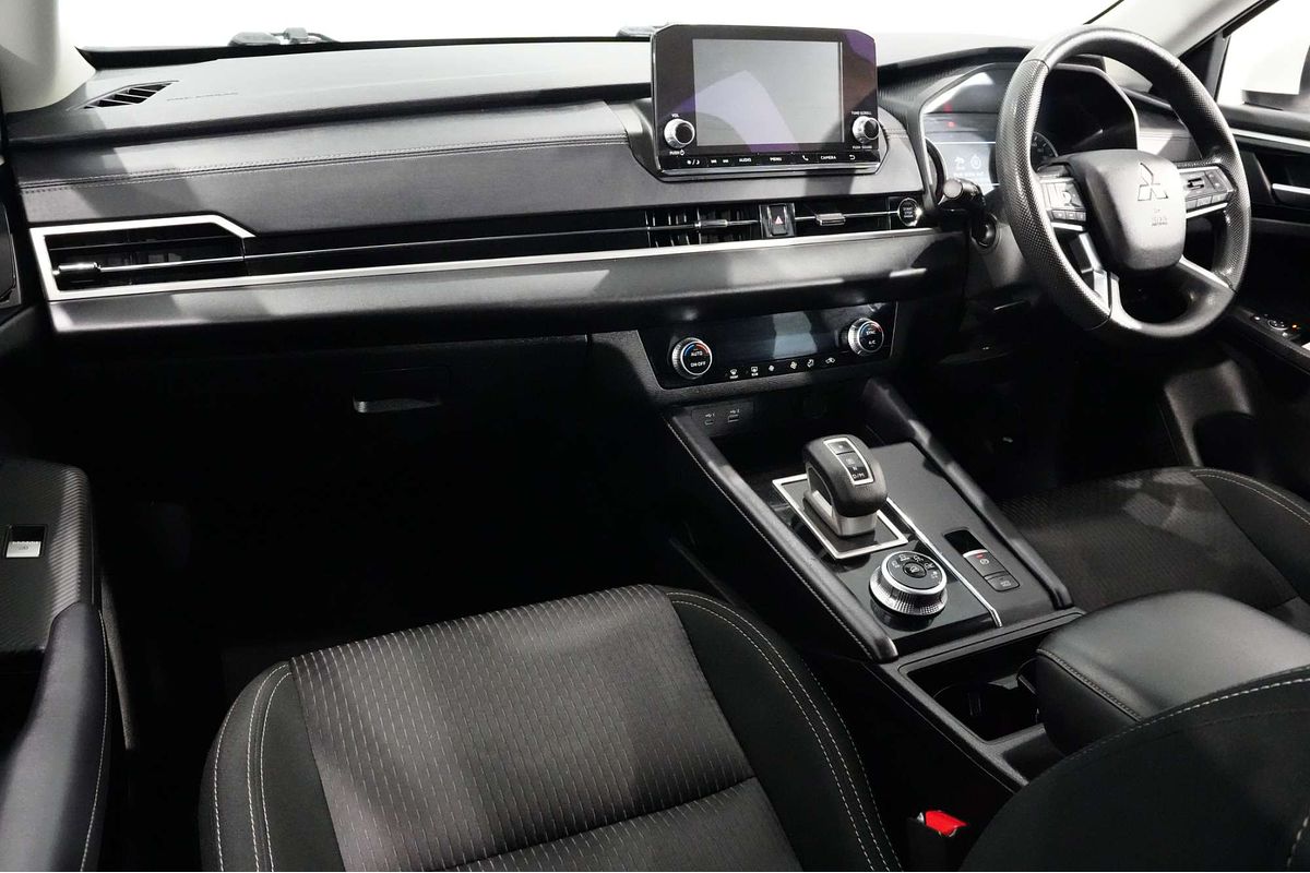 2022 Mitsubishi Outlander ES ZM