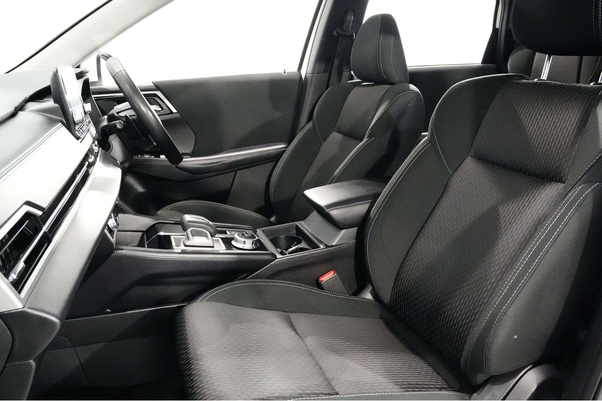 2022 Mitsubishi Outlander ES ZM