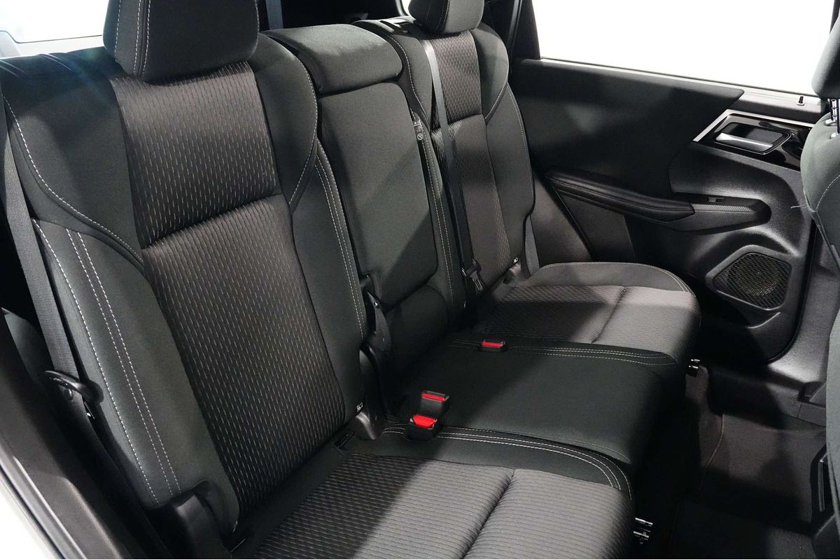 2022 Mitsubishi Outlander ES ZM