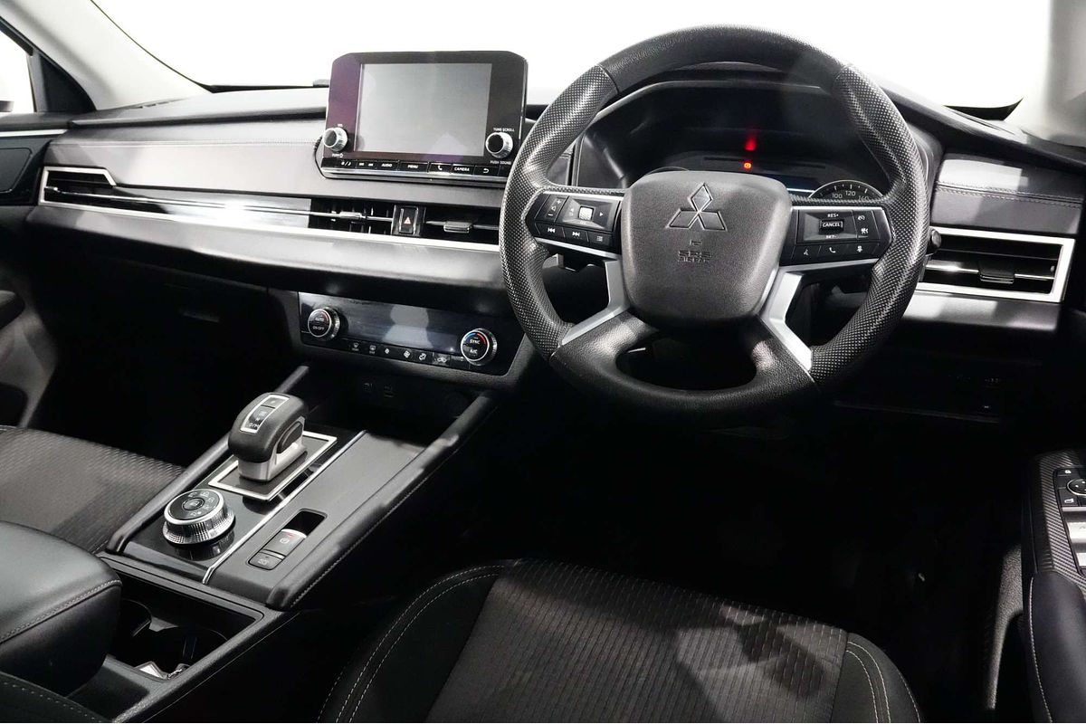 2022 Mitsubishi Outlander ES ZM