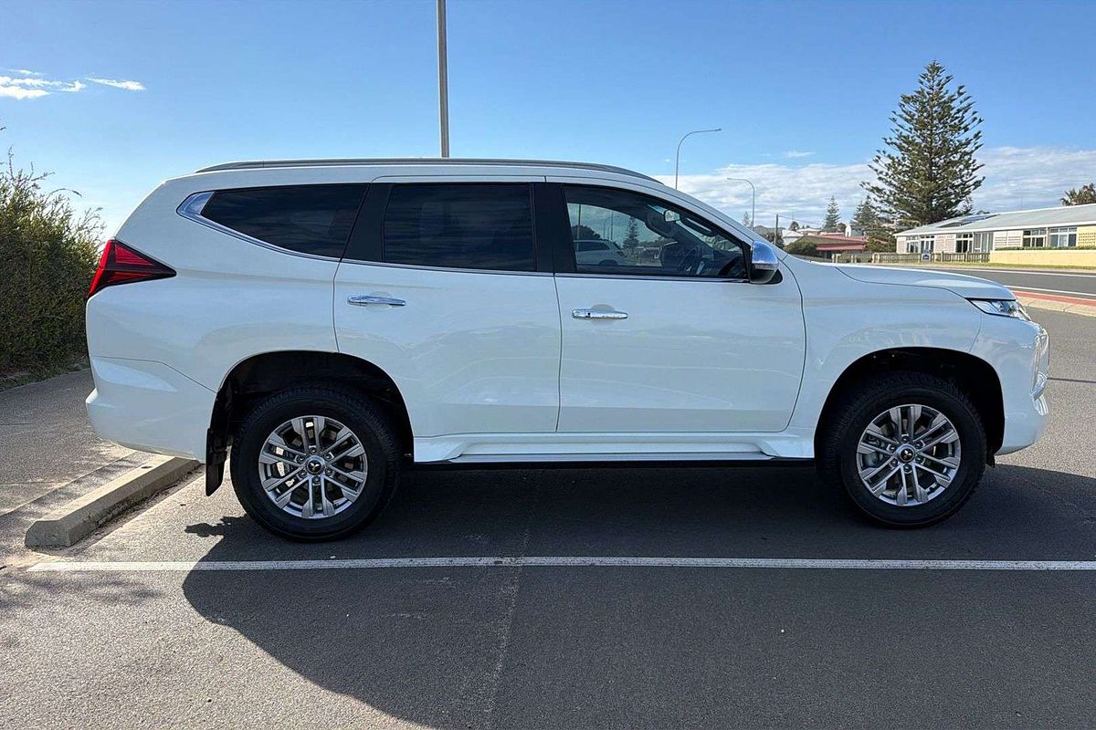 2022 Mitsubishi Pajero Sport GLX QF