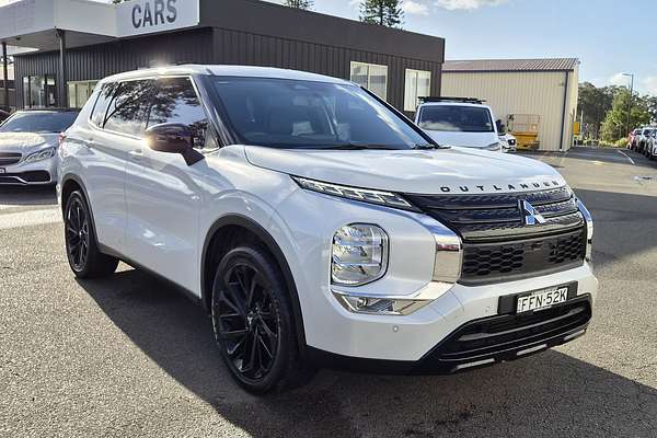 2023 Mitsubishi Outlander Black Edition ZM