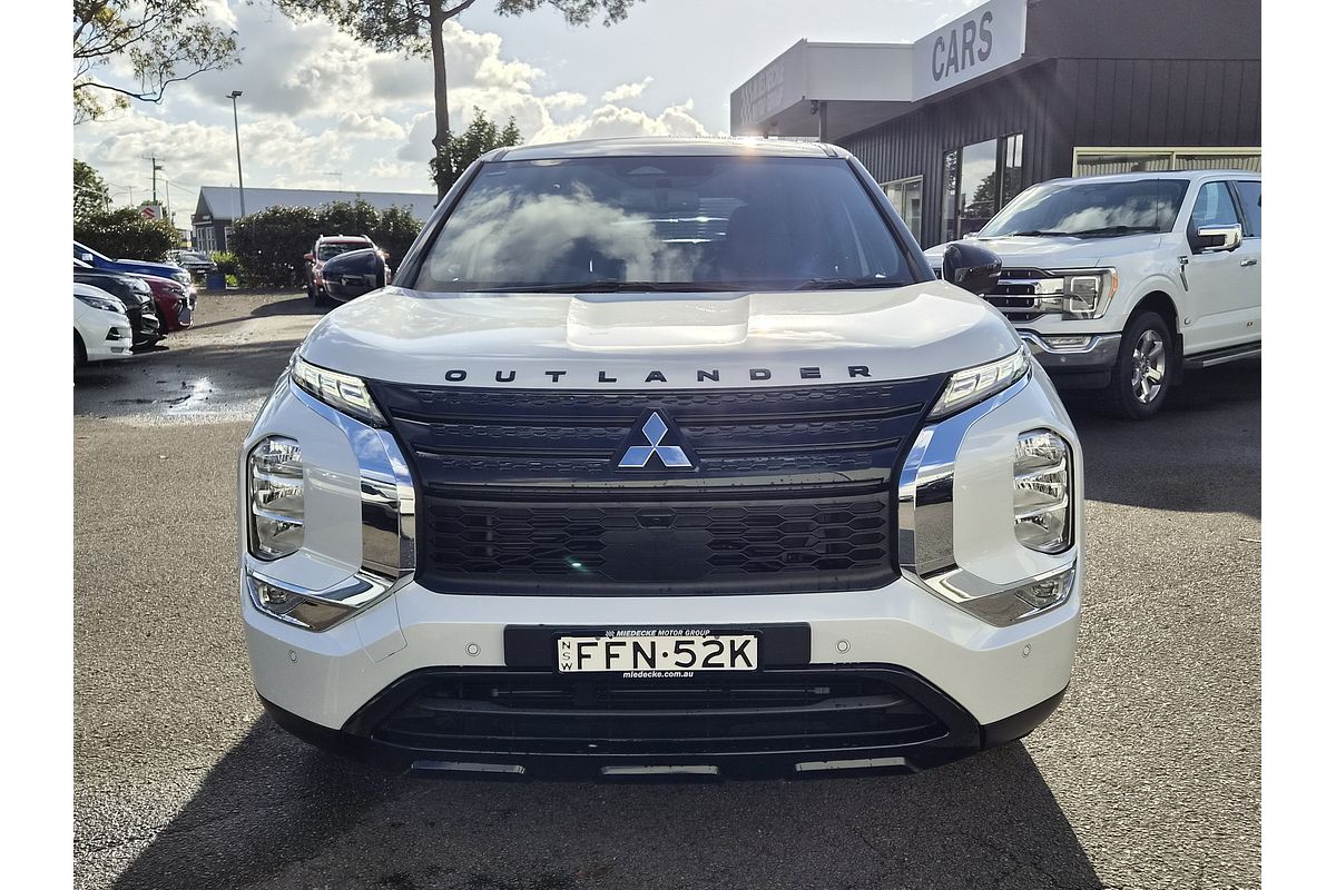 2023 Mitsubishi Outlander Black Edition ZM