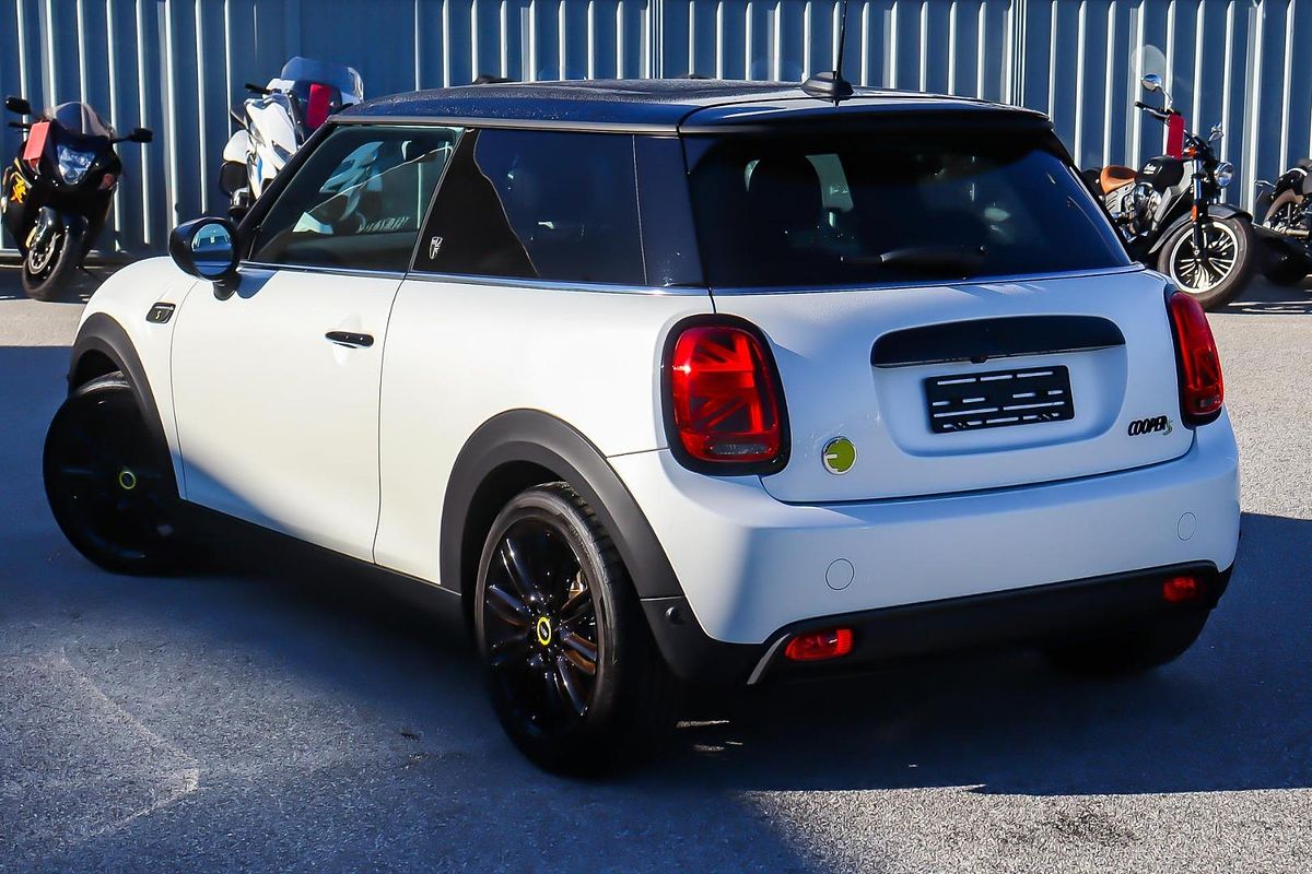 2023 MINI Hatch Cooper SE MINI Yours F56 LCI-2