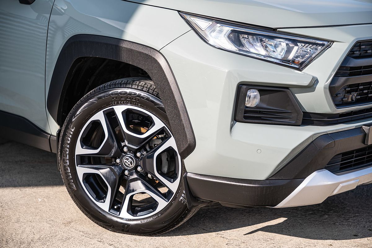 2020 Toyota RAV4 Edge AXAA54R