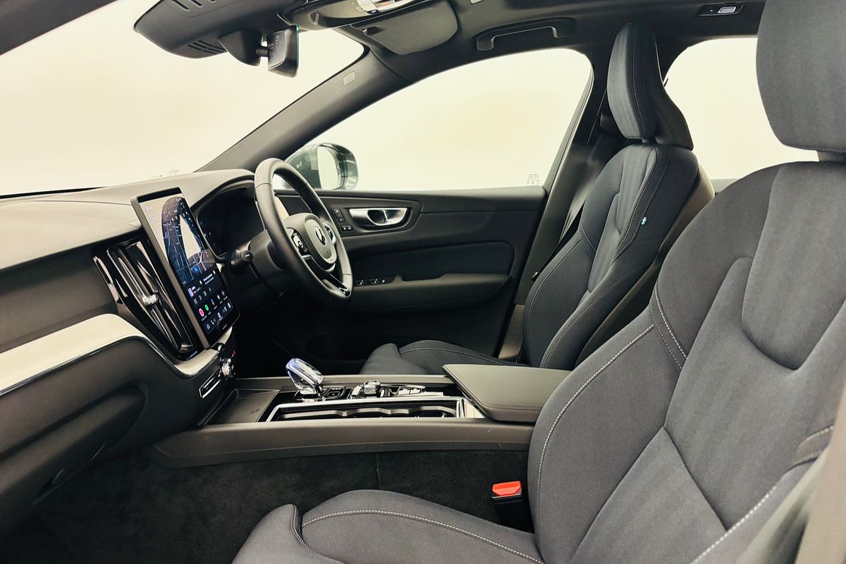 XC60 UZ MY26 Plus B5 Bright Wagon 5dr Spts Auto 8sp AWD 2.0T/10kW (Mild Hybrid)