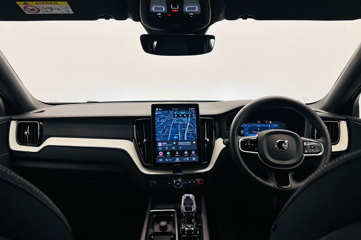 XC60 UZ MY26 Plus B5 Bright Wagon 5dr Spts Auto 8sp AWD 2.0T/10kW (Mild Hybrid)