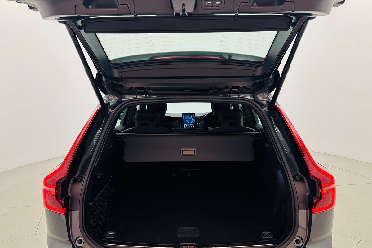 XC60 UZ MY26 Plus B5 Bright Wagon 5dr Spts Auto 8sp AWD 2.0T/10kW (Mild Hybrid)