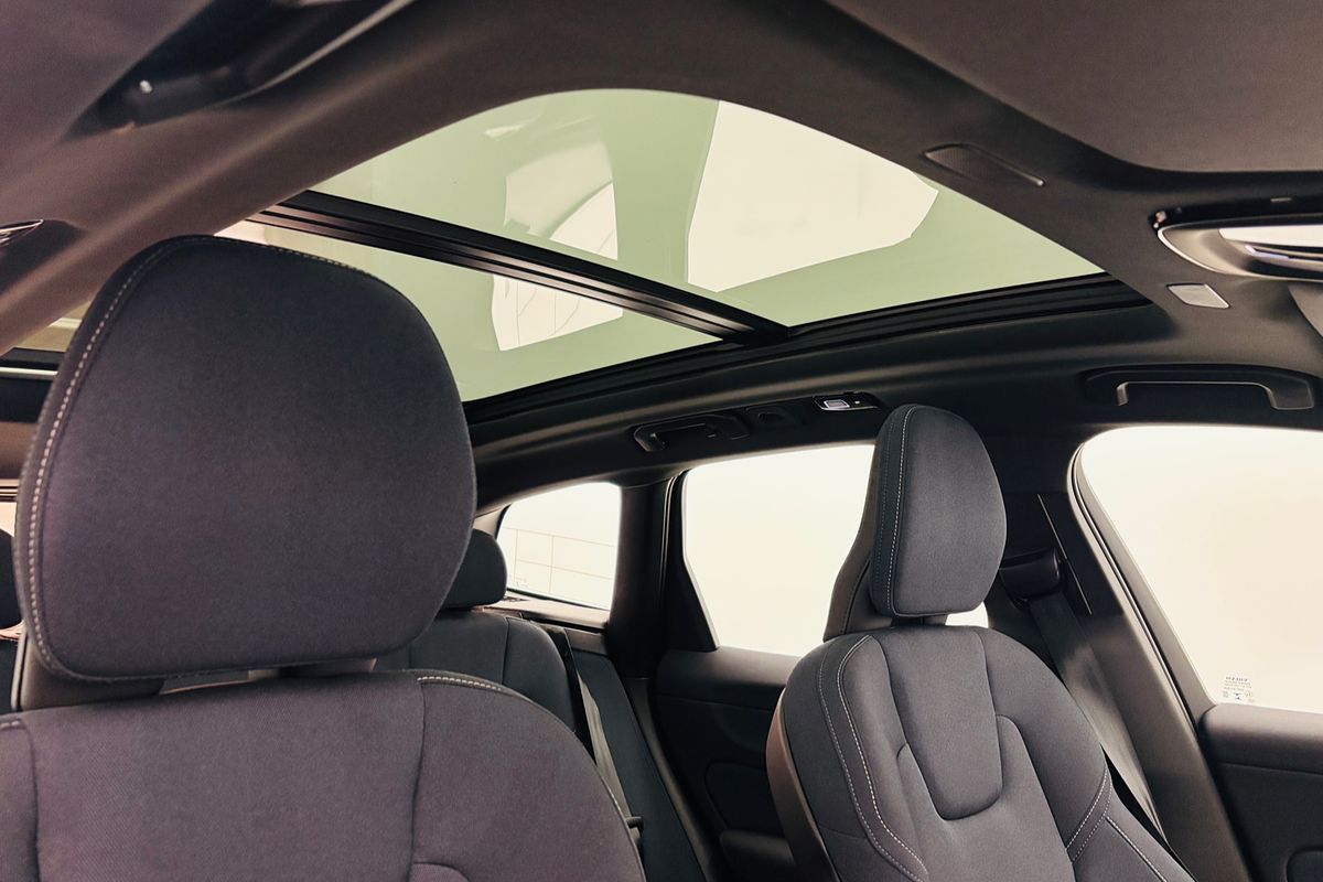 XC60 UZ MY26 Plus B5 Bright Wagon 5dr Spts Auto 8sp AWD 2.0T/10kW (Mild Hybrid)